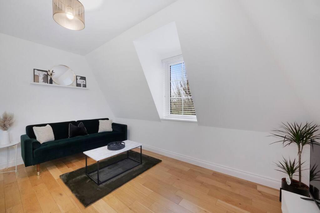 Roomy One Bed Loft Apartment ビショップス・ストートフォード エクステリア 写真